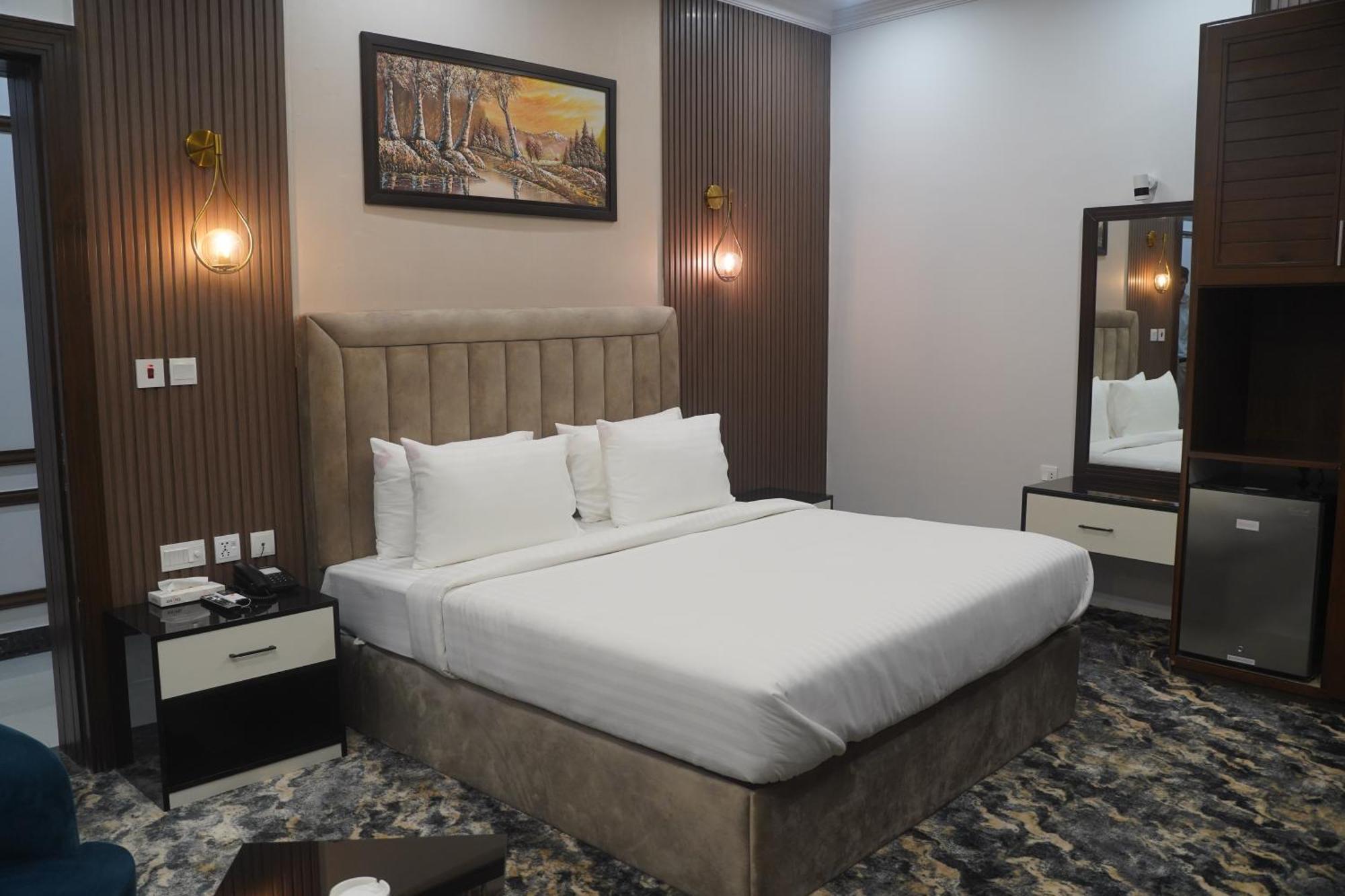 Swarg Hotel Sahiwal المظهر الخارجي الصورة