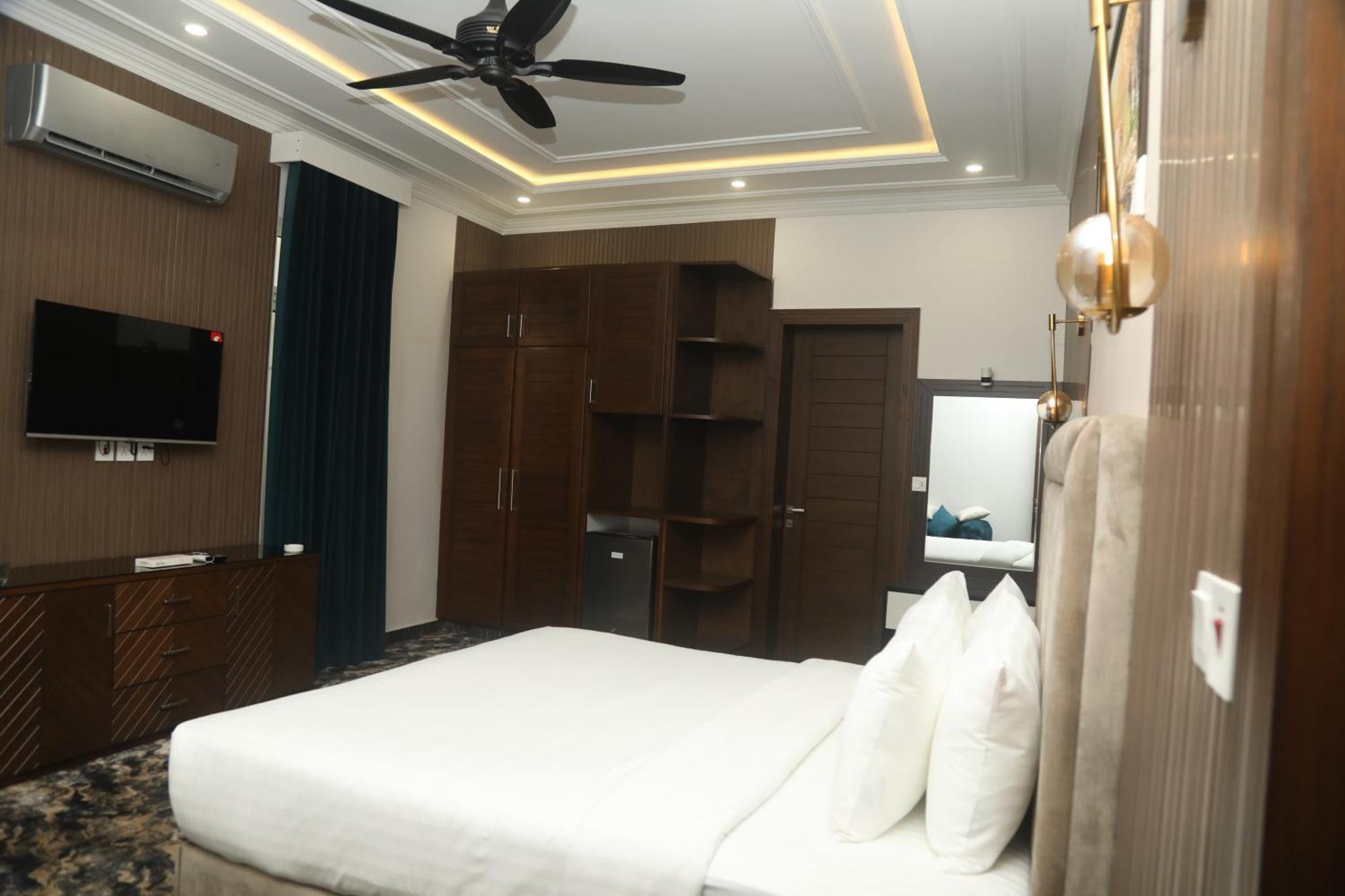 Swarg Hotel Sahiwal المظهر الخارجي الصورة