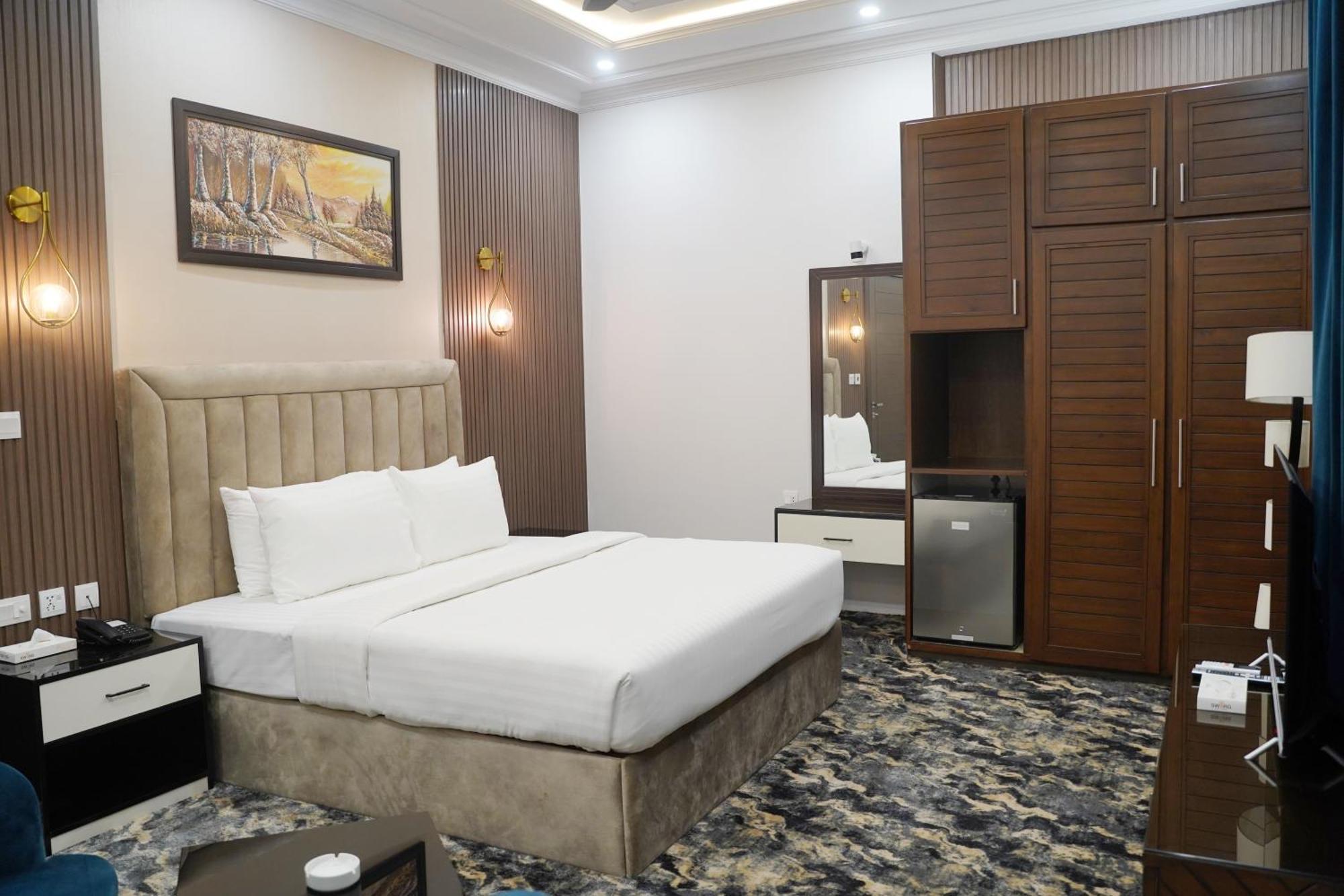 Swarg Hotel Sahiwal المظهر الخارجي الصورة